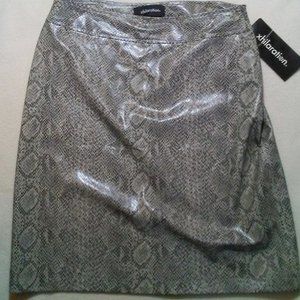 New Xhilaration Size 5 Python Print Polyurethane Zip-Side Womens Skirt NWT